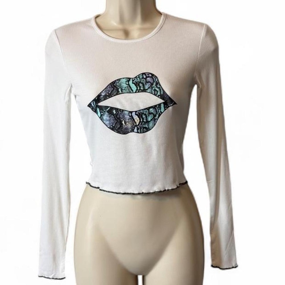Wild Honey Cropped Snake Lips Tee, Women's Size S